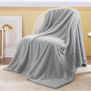 Bedsure 50x60 Inches Grey Soft Fleece Throw Blanket